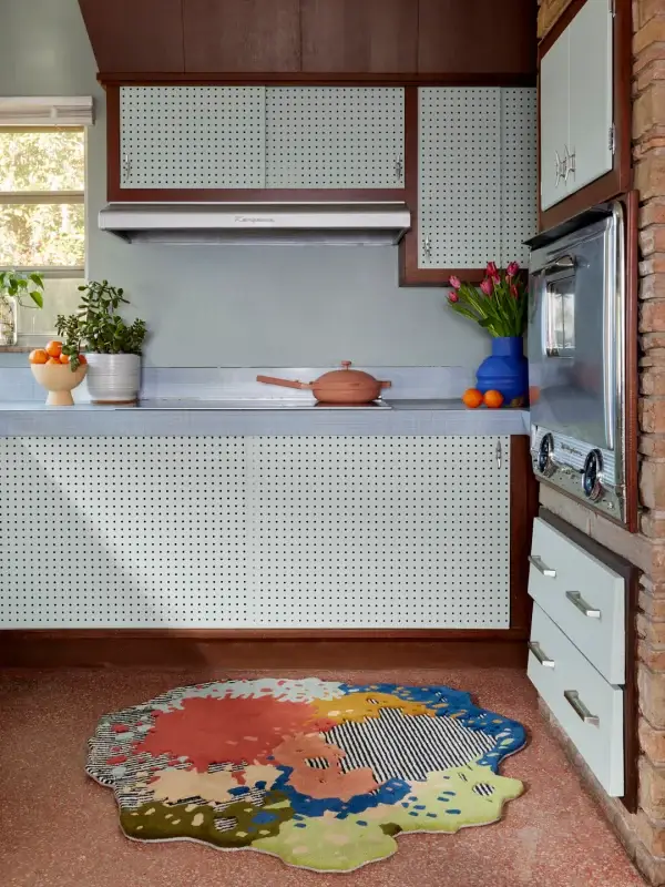 Thảm Trang Trí Abstract Pop Mảng Màu Bùng Nổ Trong Bếp